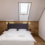 Hotel Pid Strihoju *