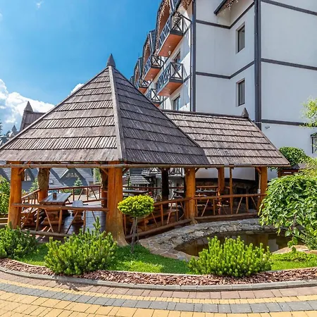 Pid Strihoju Hotel Bukovel