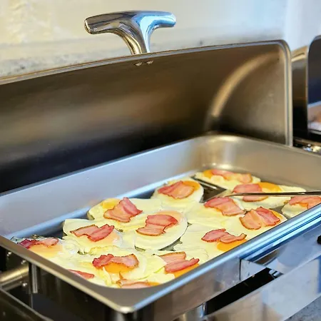 Pid Strihoju Hotel Bukovel