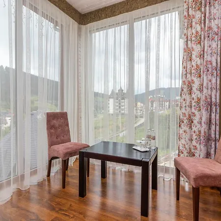Pid Strihoju Hotel Bukovel