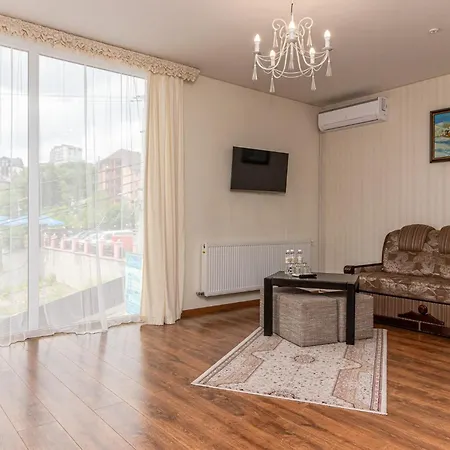 Hotel Pid Strihoju