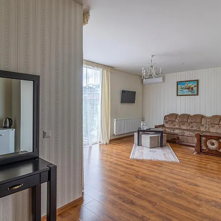 Pid Strihoju Hotel Bukovel
